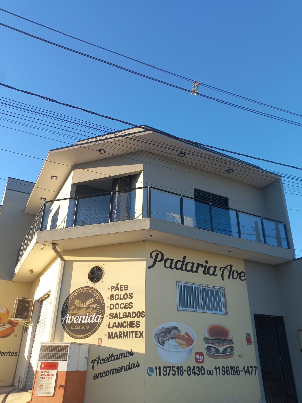 Prédio comercial e residencial construído pela RS